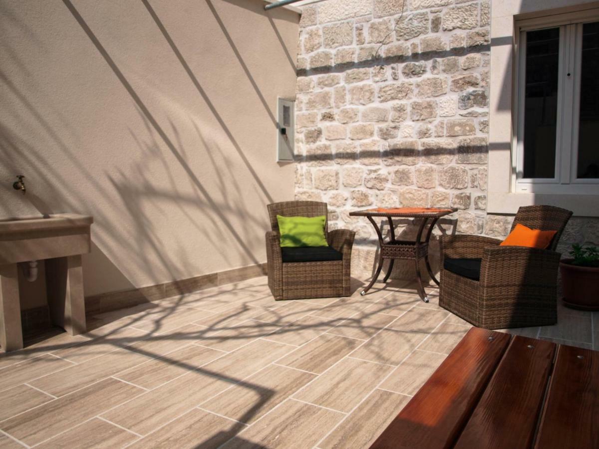 House Nataniel In Omis Near Sea Apartment Екстериор снимка