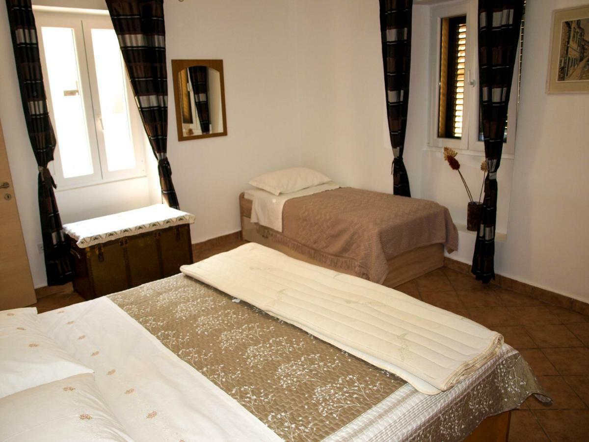 House Nataniel In Omis Near Sea Apartment Екстериор снимка