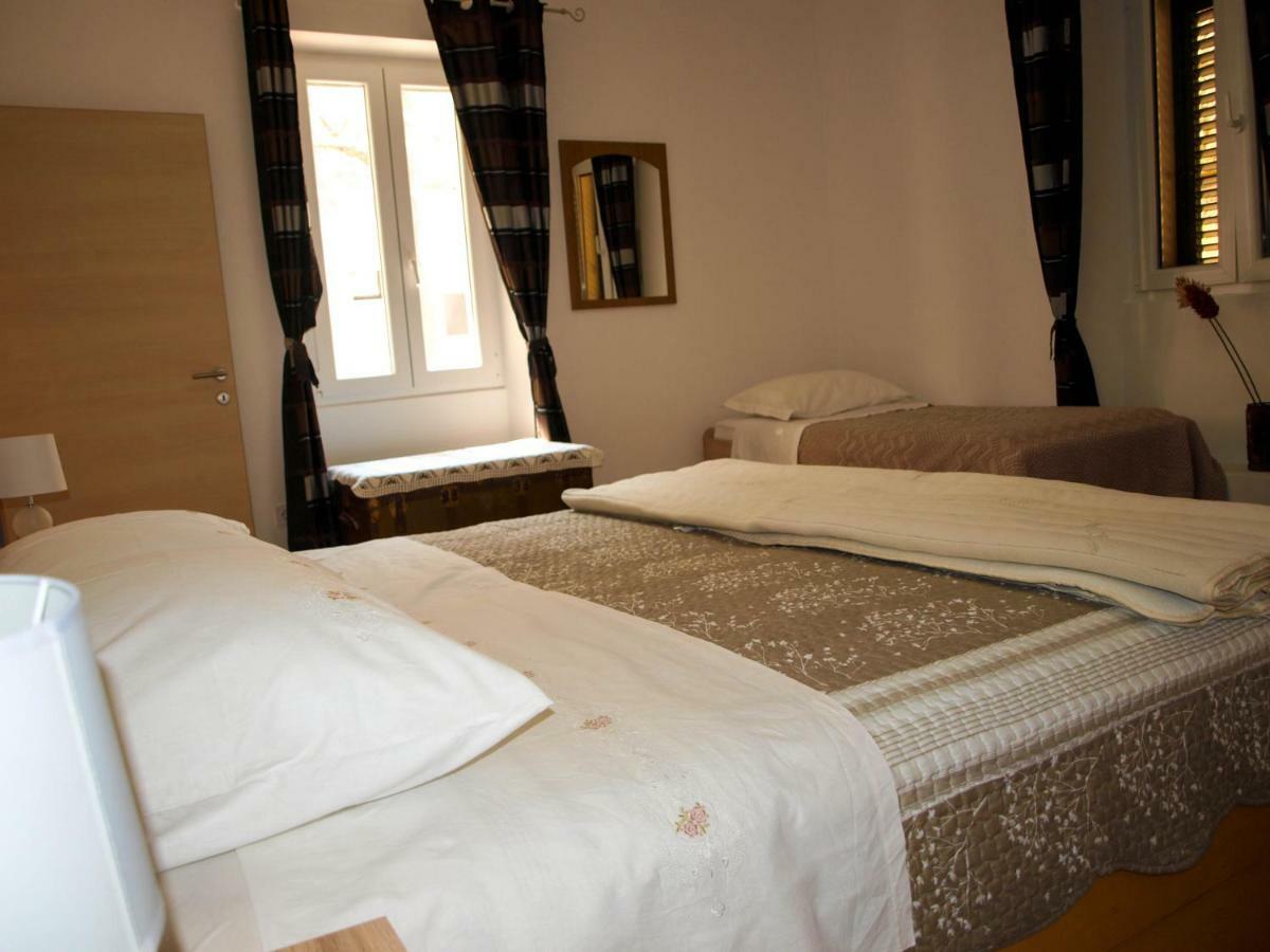 House Nataniel In Omis Near Sea Apartment Екстериор снимка