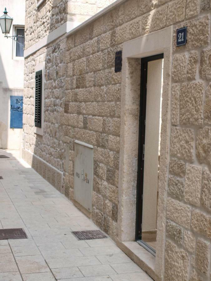 House Nataniel In Omis Near Sea Apartment Екстериор снимка