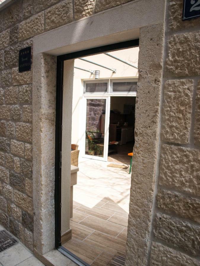 House Nataniel In Omis Near Sea Apartment Екстериор снимка