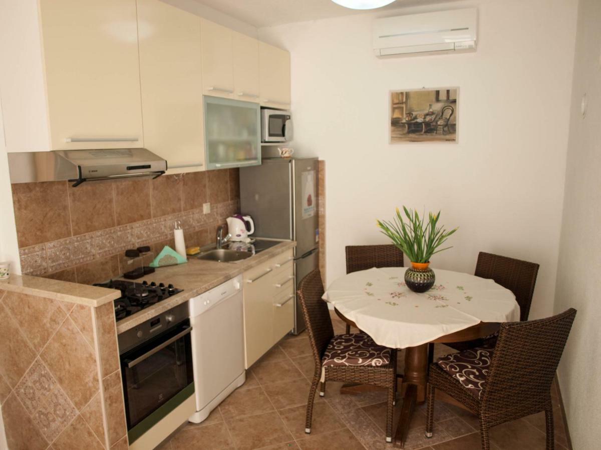 House Nataniel In Omis Near Sea Apartment Екстериор снимка